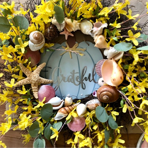 New! Seashell Starfish Forsythia Floral Willow Wreath - Picture 10 of 15